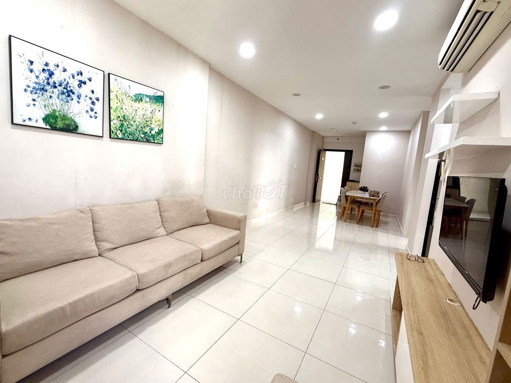 It's the owner who rents Cộng Hòa Garden-- 80 M2 - 13 million a month.