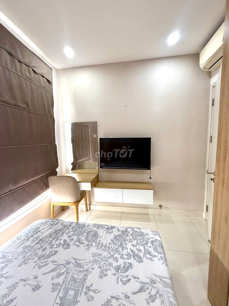 It's the owner who rents Cộng Hòa Garden-- 80 M2 - 13 million a month.