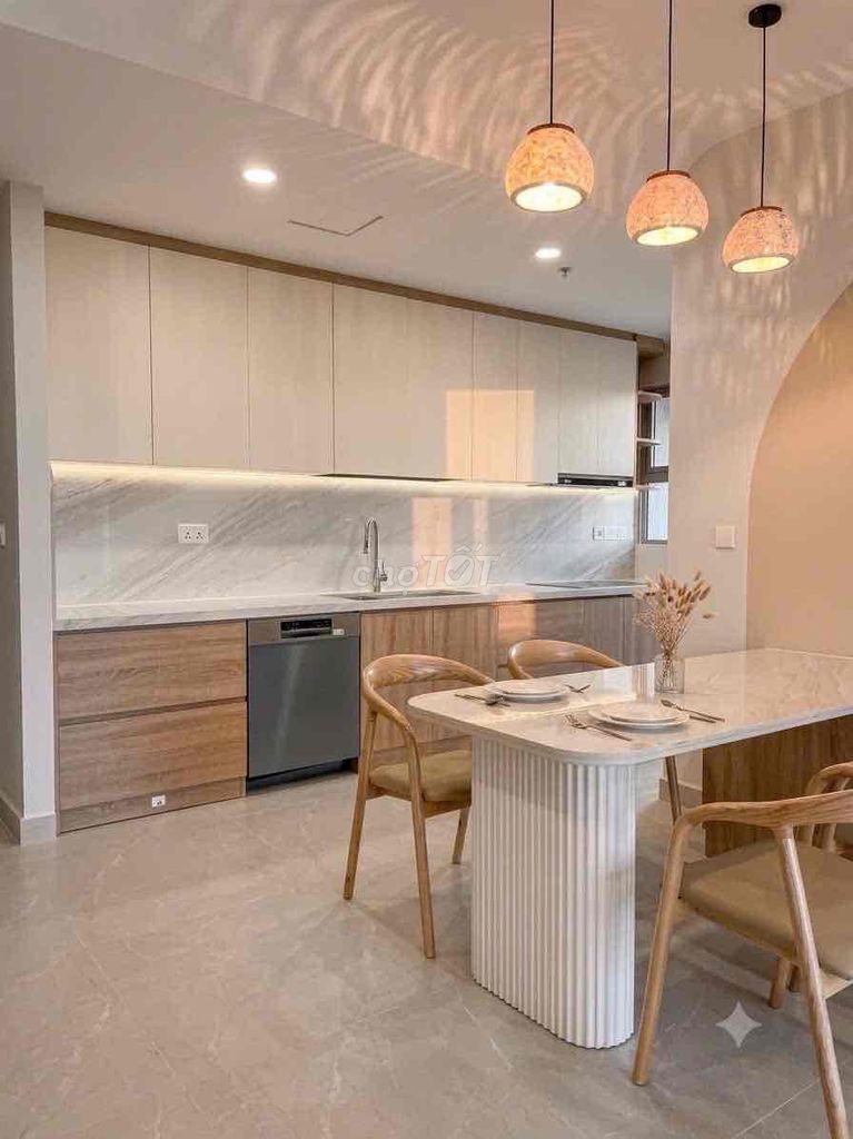 Rendle the Sunrise Riversie/Celesta Rise 2 bedrooms 3/3 of the 7th.