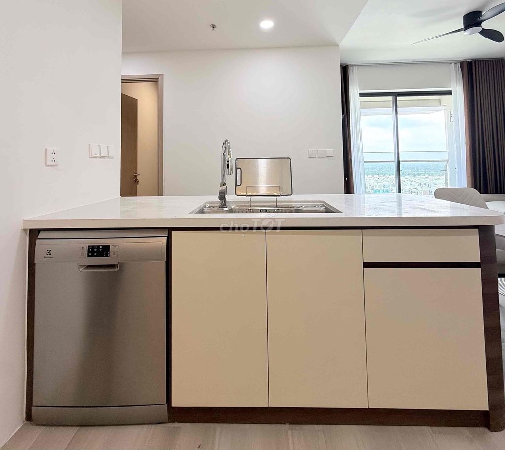 Rent a three-room suite full of advanced furniture, 100 percent new.