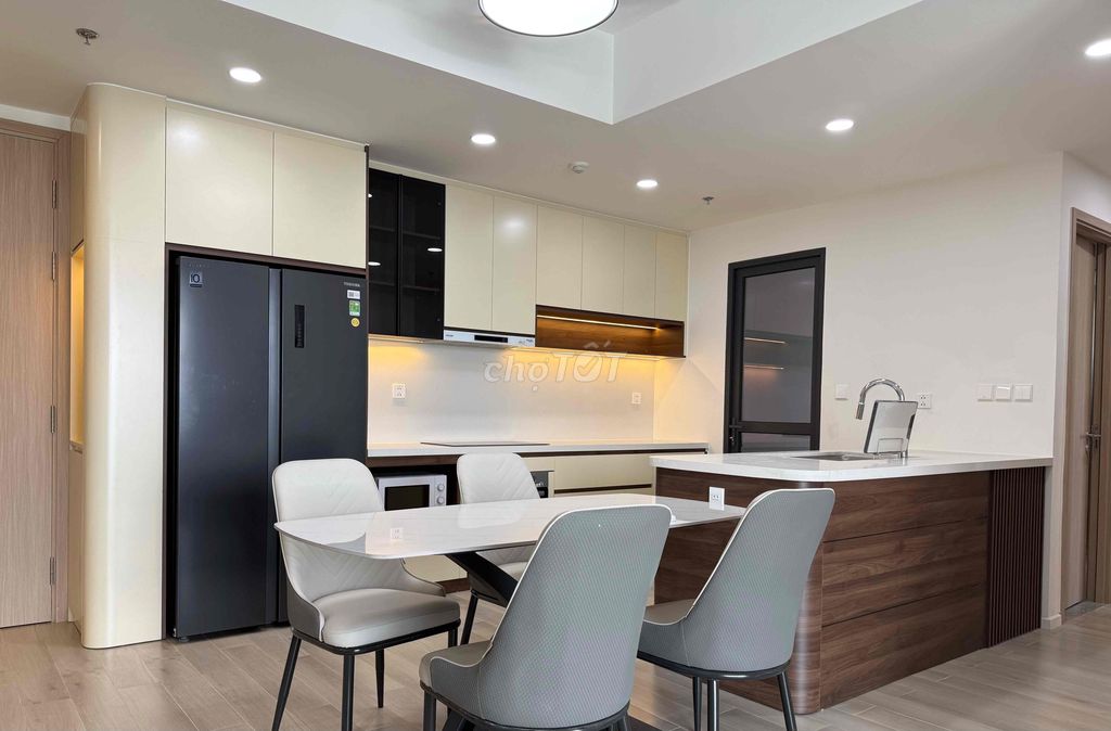 Rent a three-room suite full of advanced furniture, 100 percent new.
