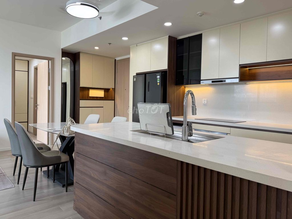 Rent a three-room suite full of advanced furniture, 100 percent new.