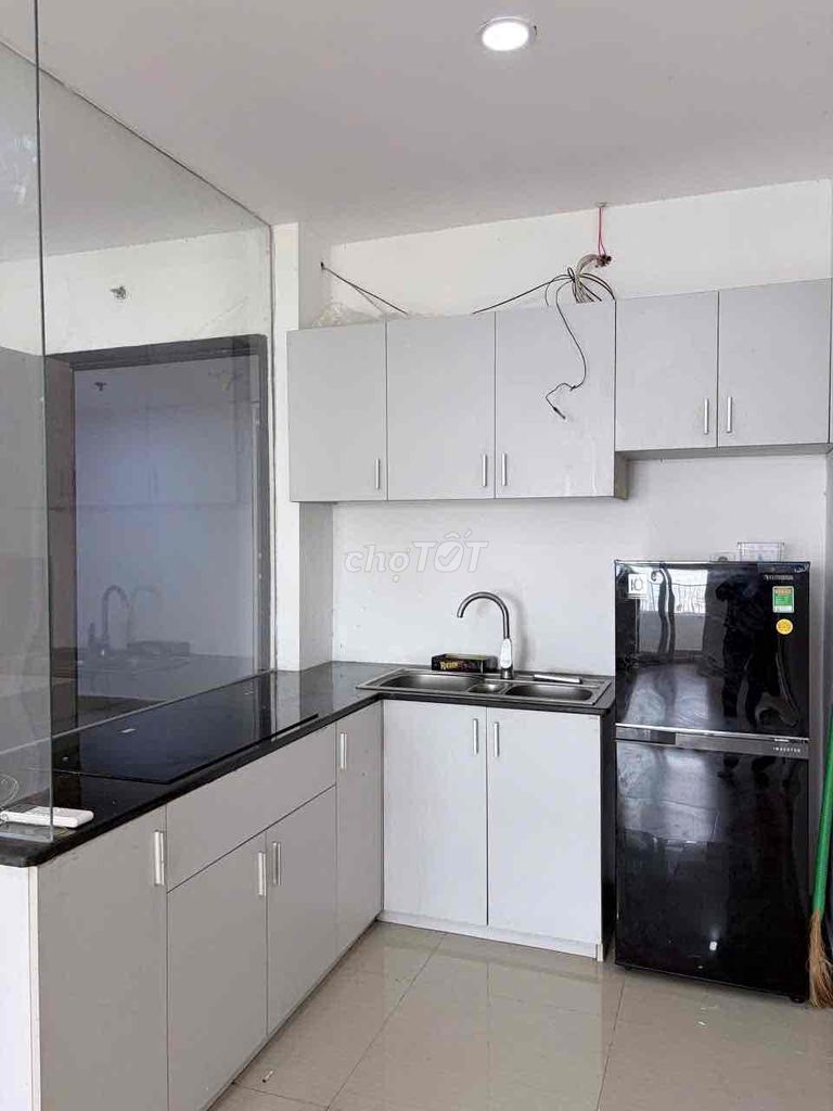 Tân Bình angle apartment - the basic interior airport view