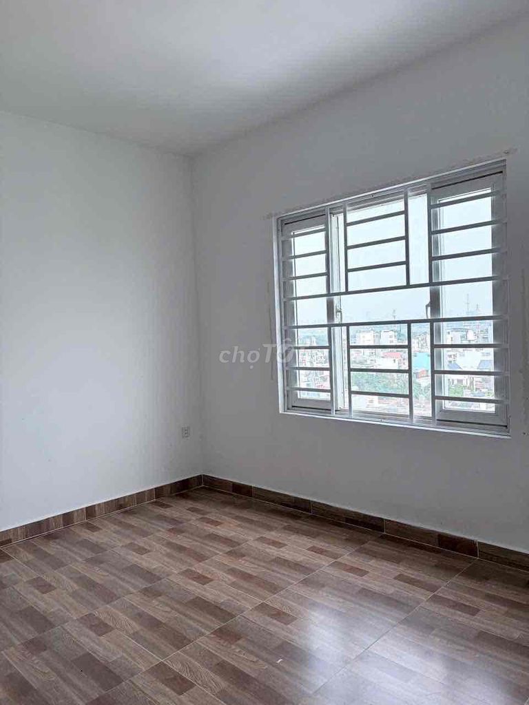 Tân Bình angle apartment - the basic interior airport view