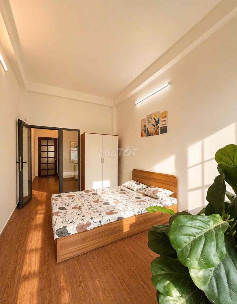 Master Cho hired a bedroom - a bathroom in the Central Institute.