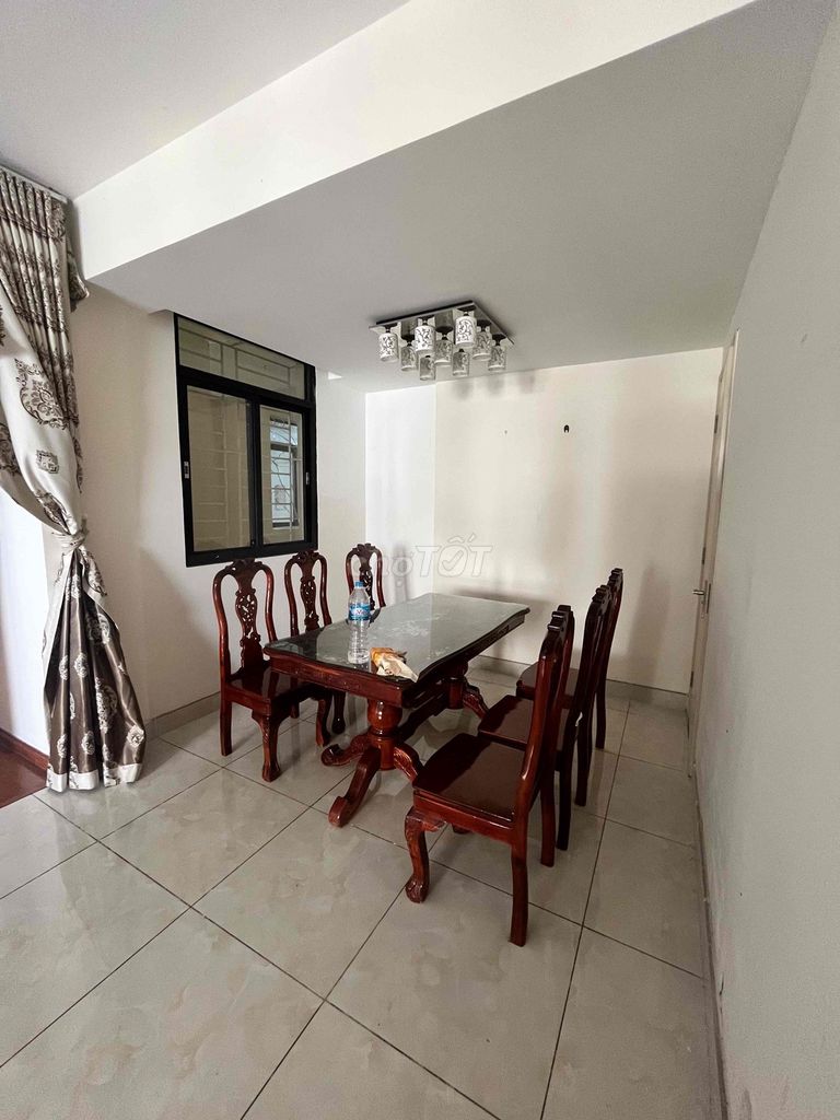 Three large bedrooms plus one small room for renting furniture in 7th district.