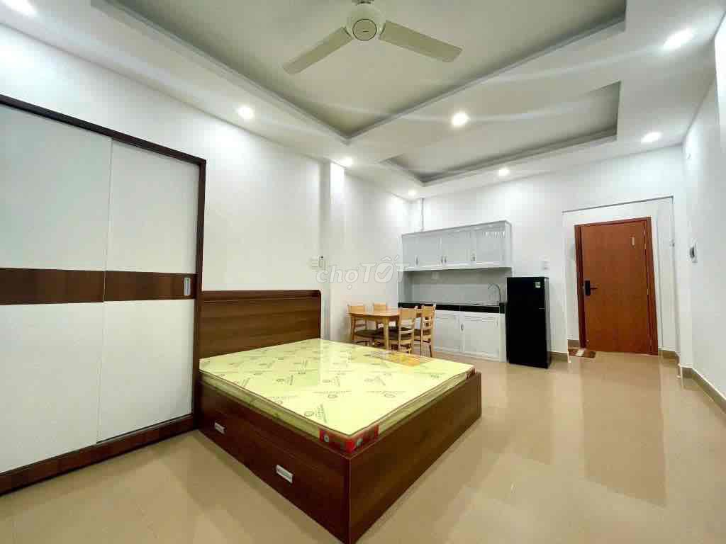 Rent the Studio Ban, county Cleaner 1 near Cầu Ông Lãnh.