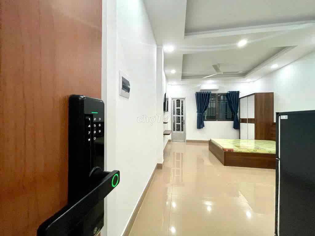 Rent the Studio Ban, county Cleaner 1 near Cầu Ông Lãnh.