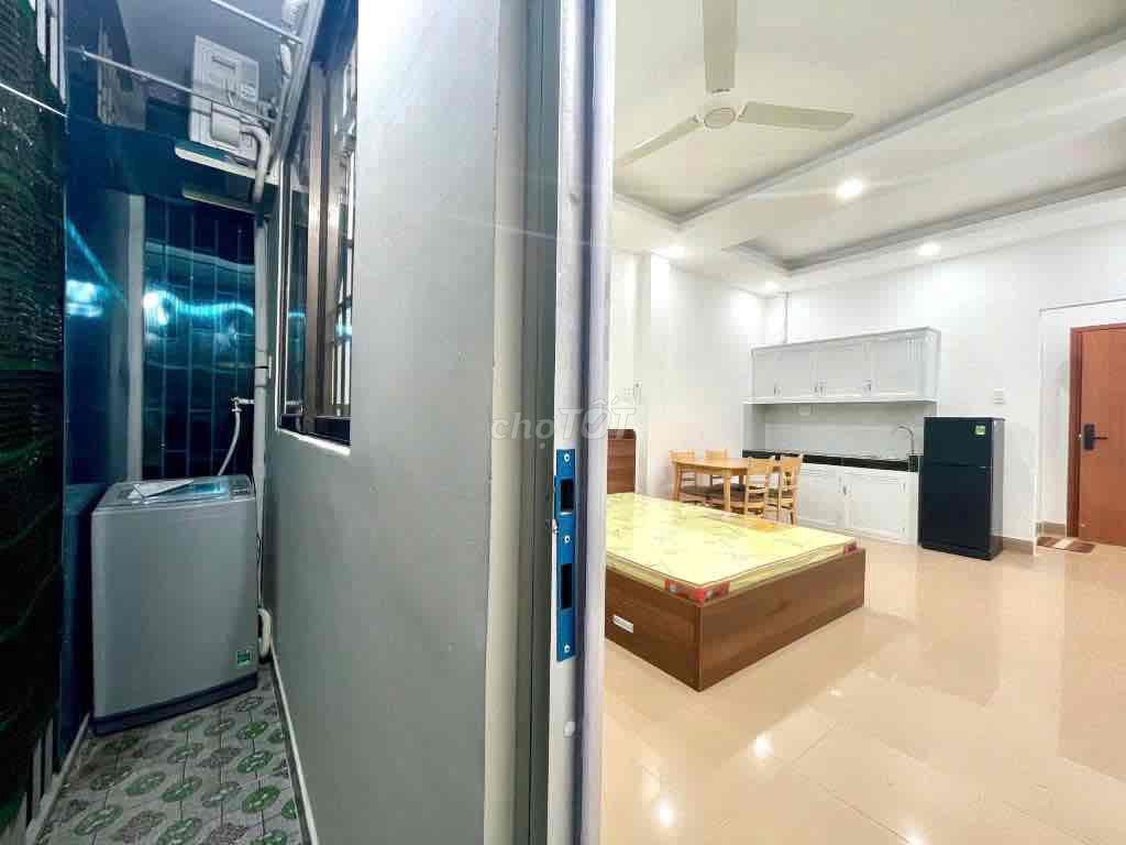 Rent the Studio Ban, county Cleaner 1 near Cầu Ông Lãnh.