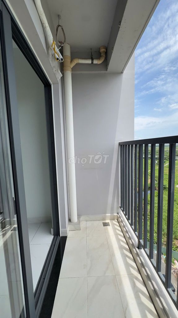 Rent a 65-foot-two-two bedroom, two Lovera Vista-full curtains for 7 million a month.