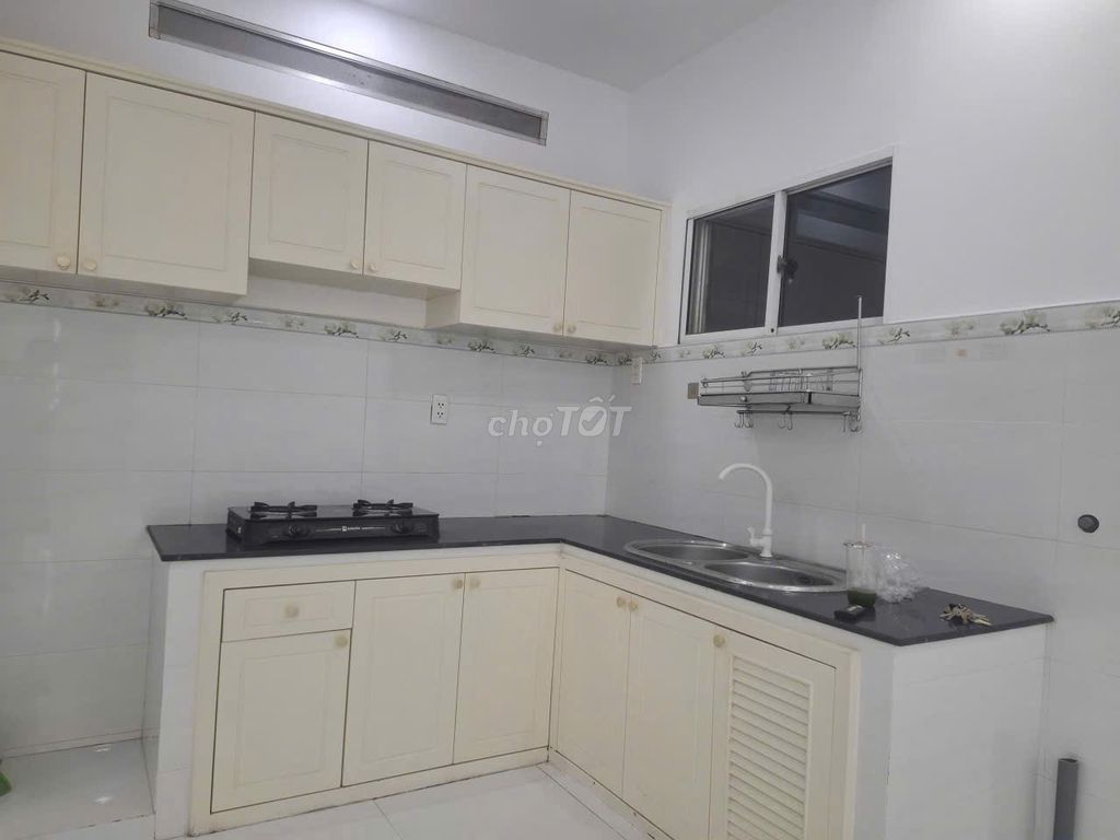 We'll double Chung cư Nguyễn Ngọc Phương, 68 M2 bedrooms, right now.