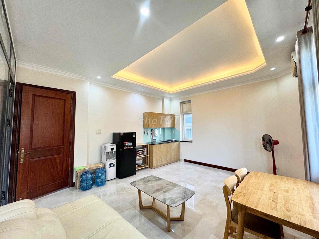 First floor apartment, First floor of Sleep Full interior, Big Window Center.