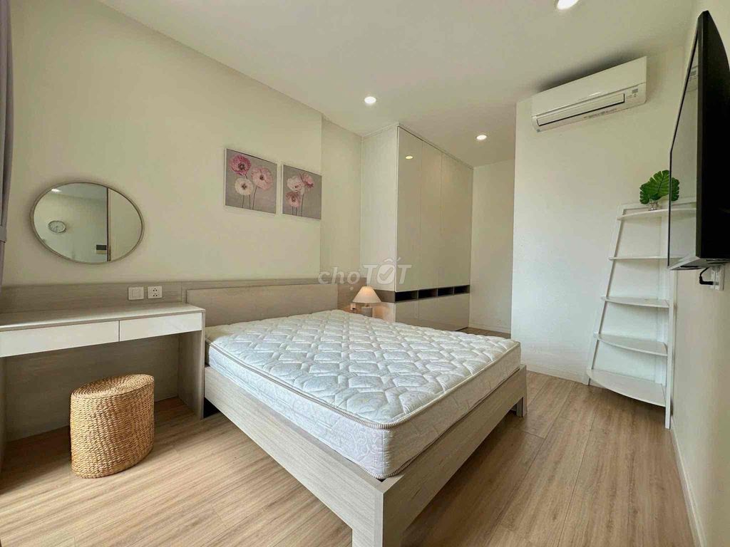 The Mondovì building is two bedrooms, two bathrooms, downtown, surrounding District 1.