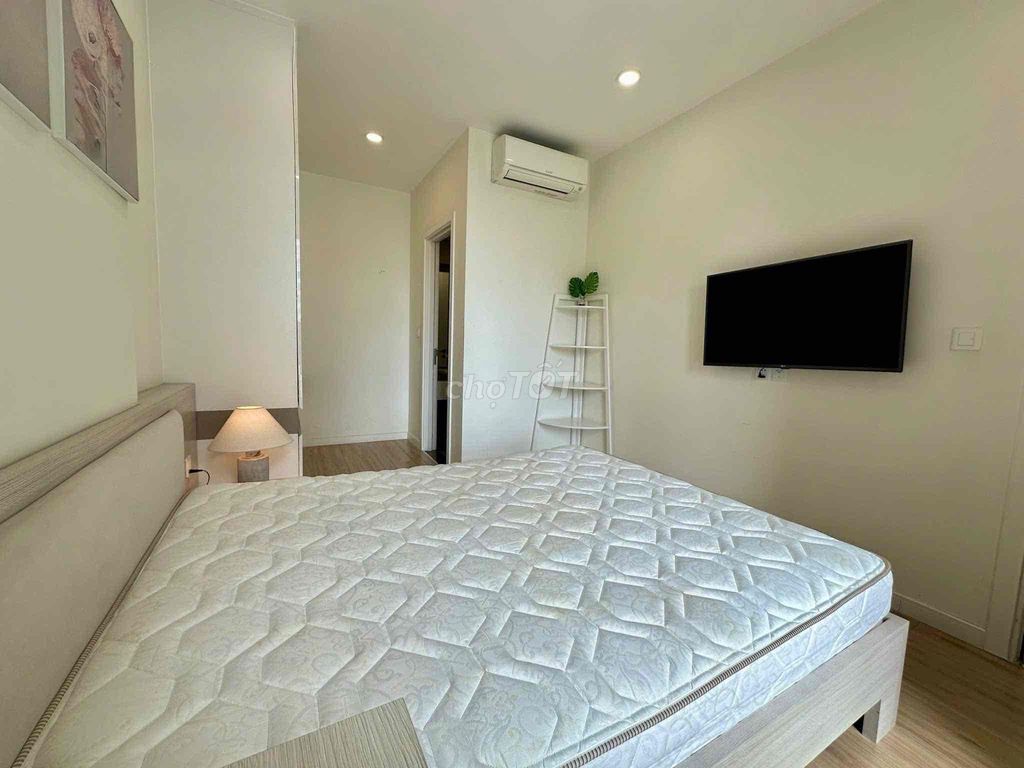 The Mondovì building is two bedrooms, two bathrooms, downtown, surrounding District 1.