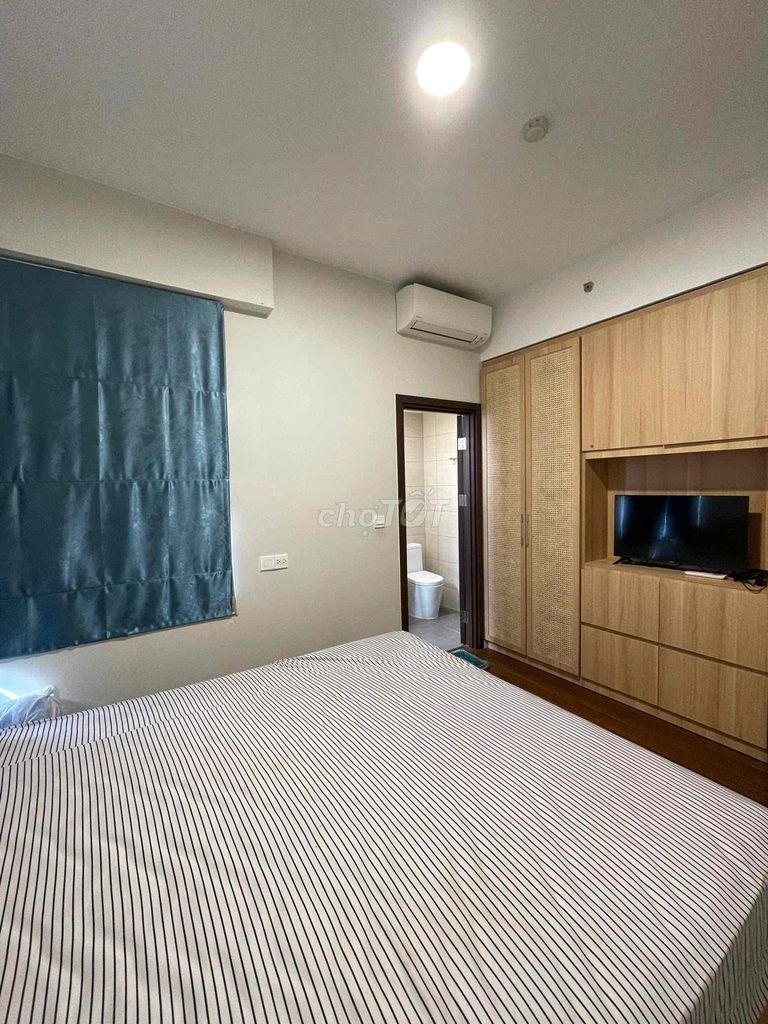 We need to rent the apartment three bedrooms.