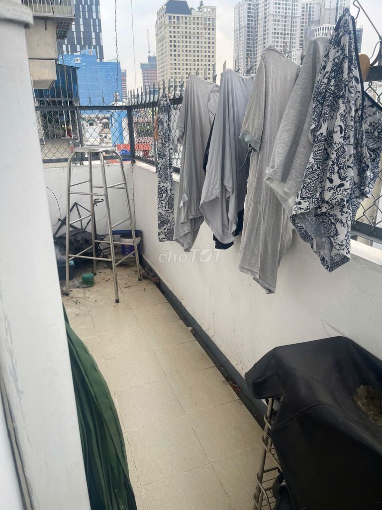 Rent the whole corner-- Đoàn Văn Bơ apartment.