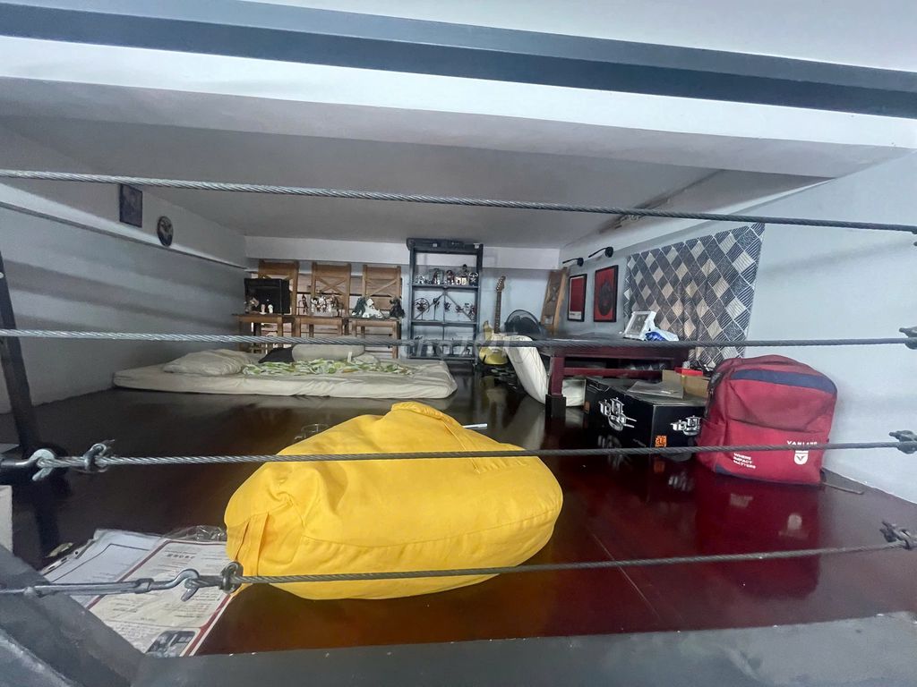 Rent the whole corner-- Đoàn Văn Bơ apartment.