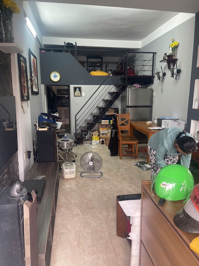 Rent the whole corner-- Đoàn Văn Bơ apartment.