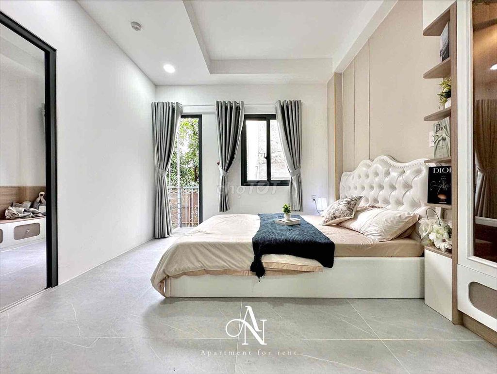 apartment one, new bedroom 100% balcony. Full interior bath, richmon.