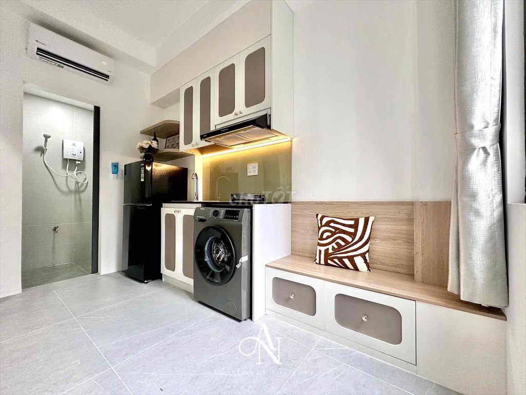 apartment one, new bedroom 100% balcony. Full interior bath, richmon.