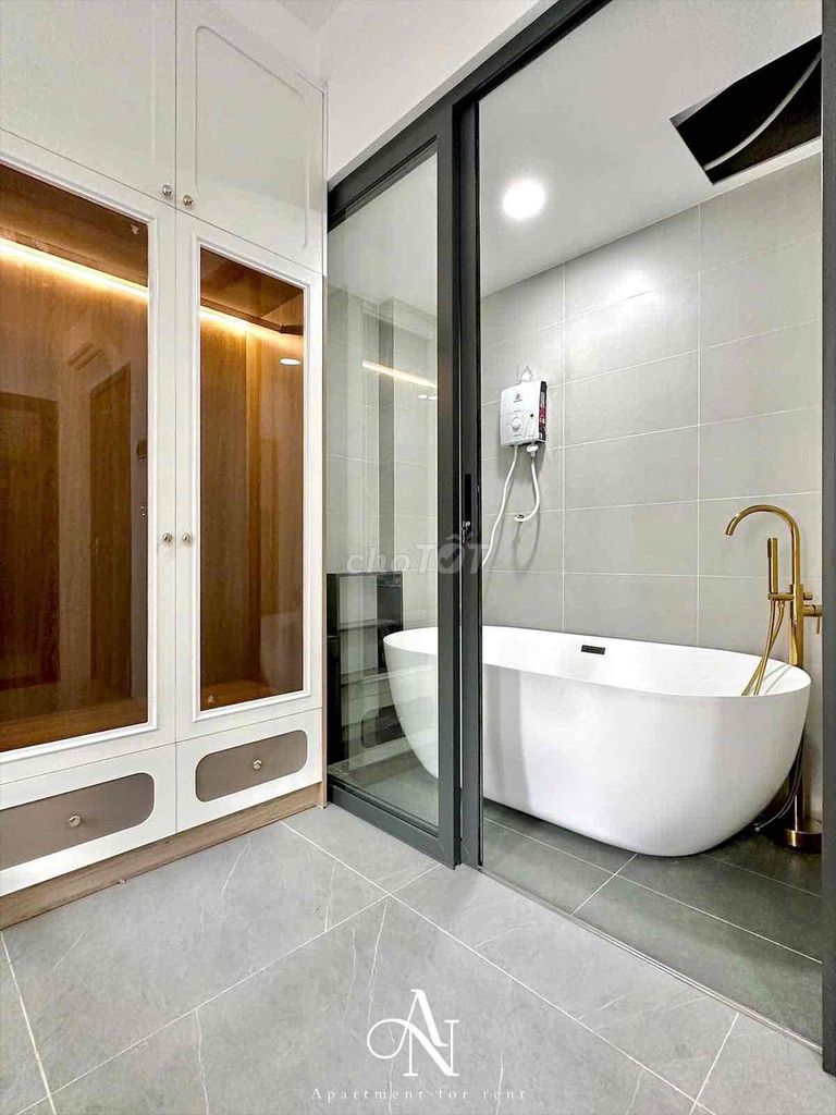 apartment one, new bedroom 100% balcony. Full interior bath, richmon.