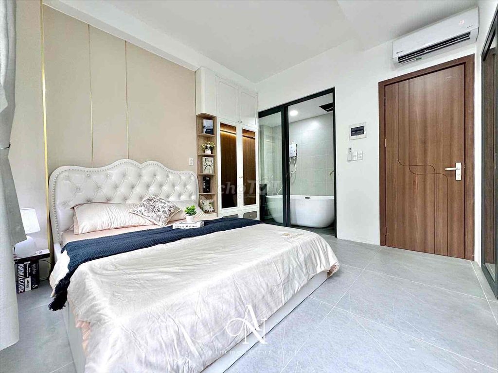 apartment one, new bedroom 100% balcony. Full interior bath, richmon.