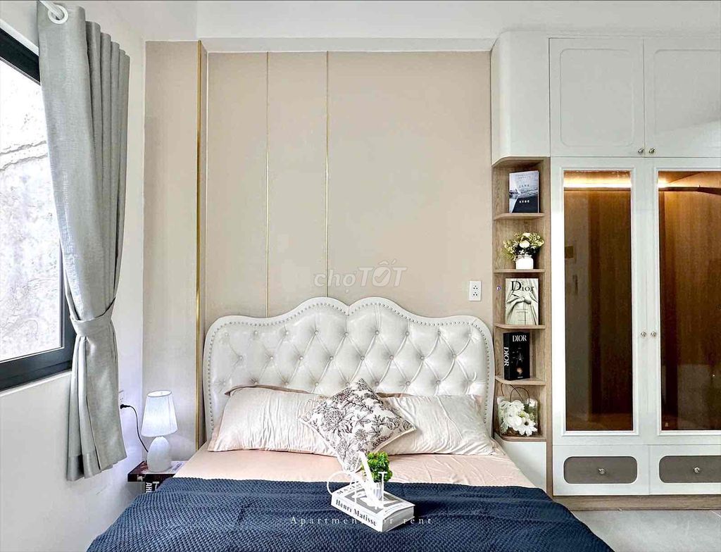 apartment one, new bedroom 100% balcony. Full interior bath, richmon.