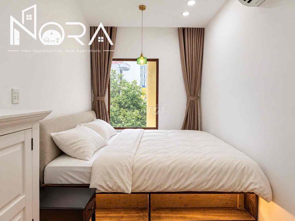 A large balcony bedroom - Nguyễn Thị Minh Khai District 3 06 by the turtle pool