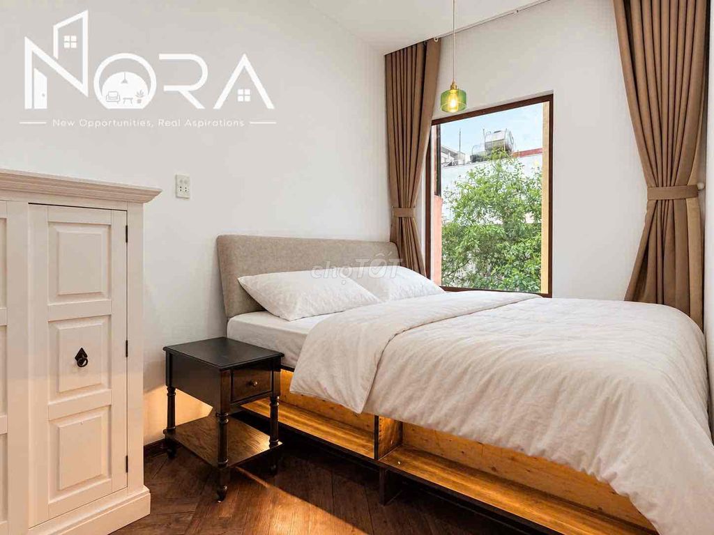 A large balcony bedroom - Nguyễn Thị Minh Khai District 3 06 by the turtle pool