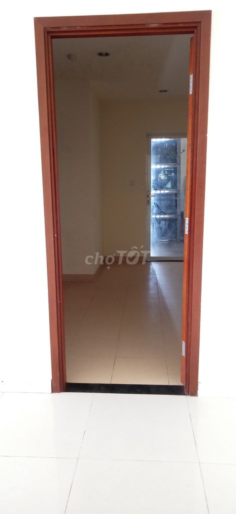 The landlord needs to rent-- 3 bedrooms, 100 M2,Cộng Hòa Plaza only 14 million a month.