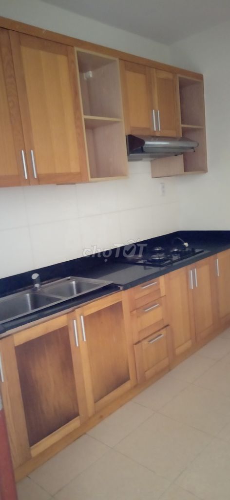 The landlord needs to rent-- 3 bedrooms, 100 M2,Cộng Hòa Plaza only 14 million a month.