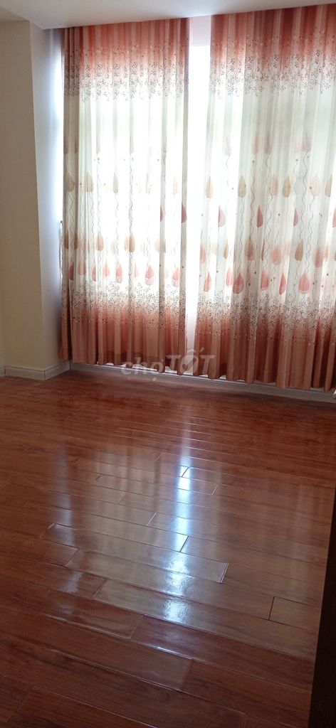 The landlord needs to rent-- 3 bedrooms, 100 M2,Cộng Hòa Plaza only 14 million a month.