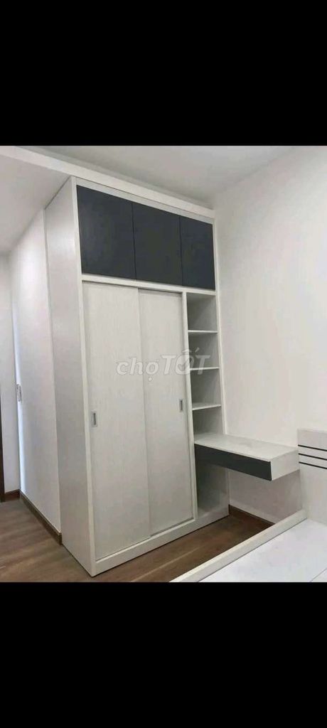 I'm looking for a woman. I'm gonna have a two-room apartment.
