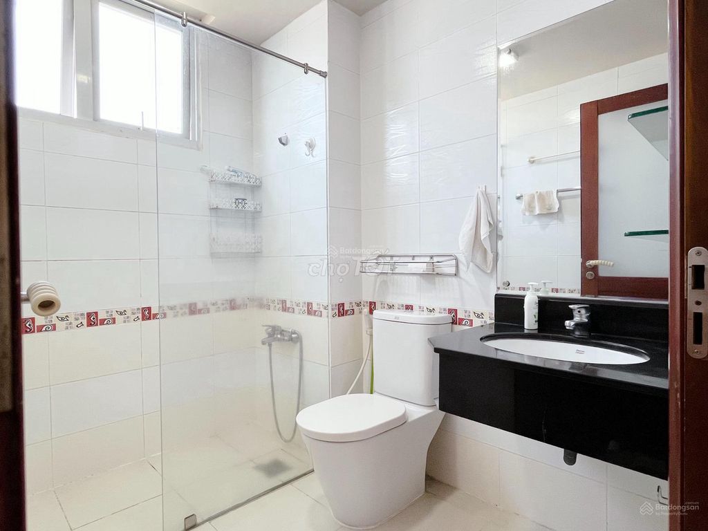 It's the owner who rents Tản Đà Court Tản Đà-74 M2,2 bedrooms 13 million a month.