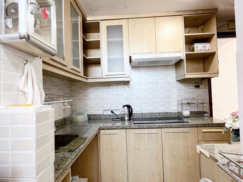 It's the owner who rents Tản Đà Court Tản Đà-74 M2,2 bedrooms 13 million a month.