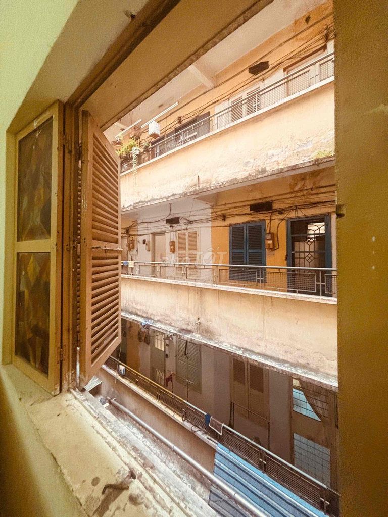 Third floor building, room one, room one - 29 meters 2 is 1 - near 187