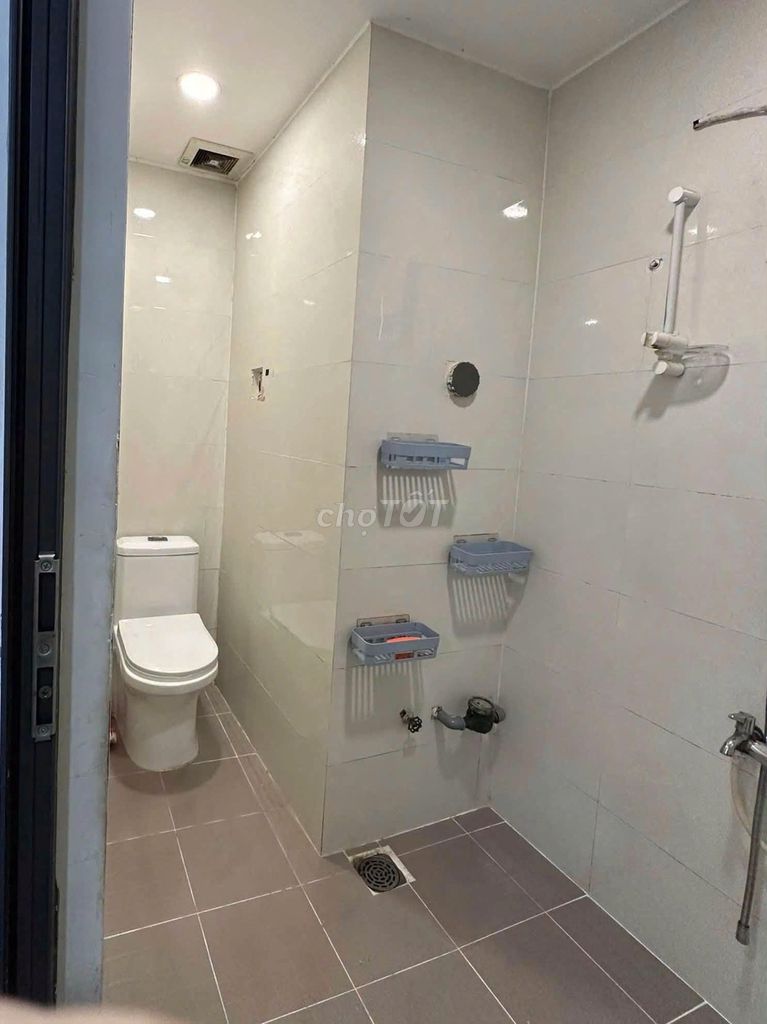 The third district Hoàng Sa staircase, zero interior 62 meters2, at 9.5 million a month, plus one bedroom, one toilet.