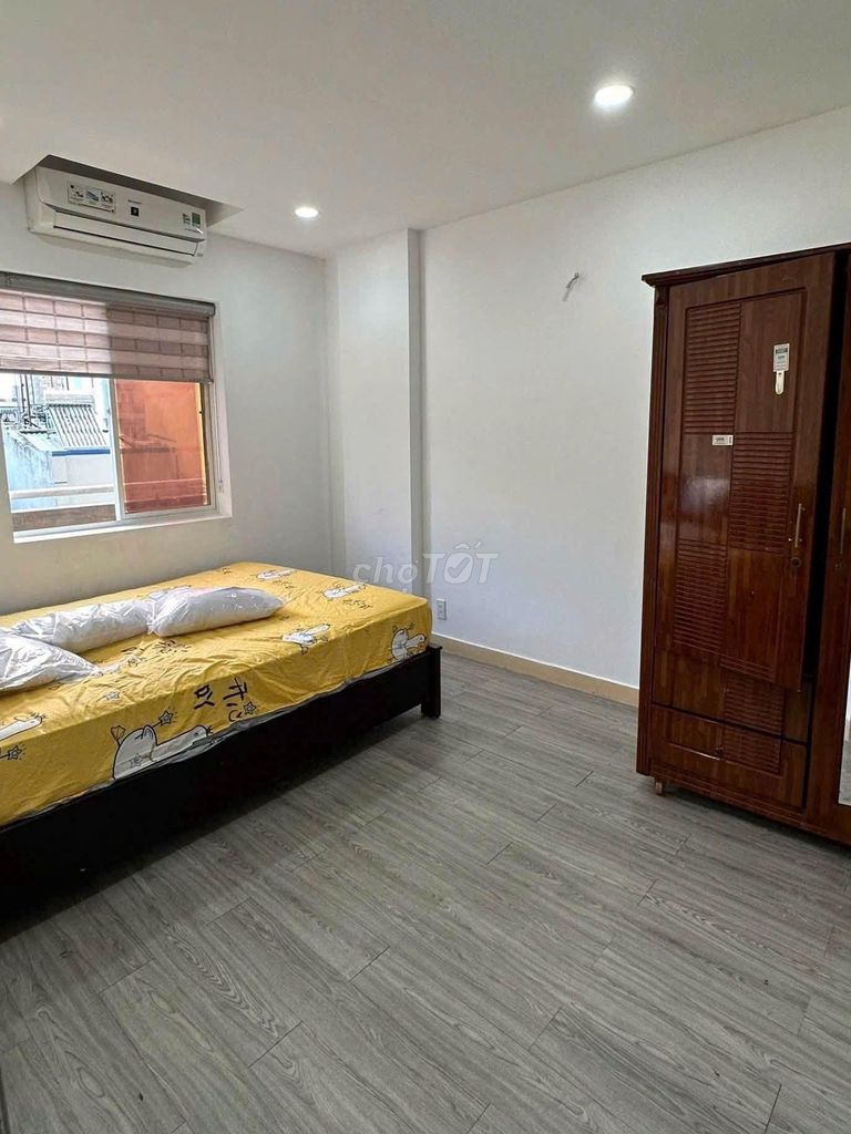 The third district Hoàng Sa staircase, zero interior 62 meters2, at 9.5 million a month, plus one bedroom, one toilet.