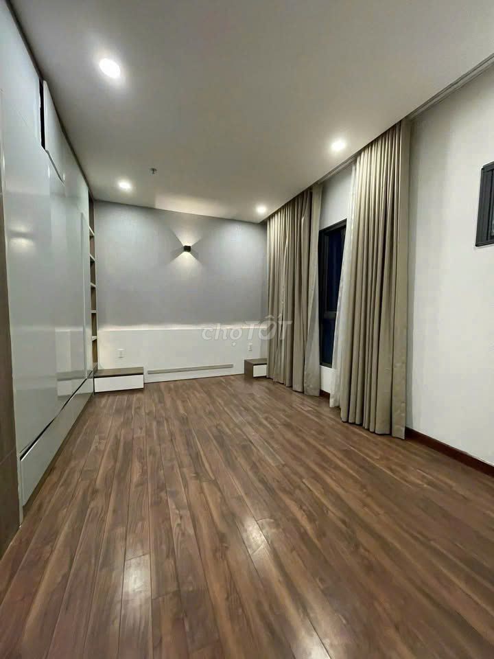 Rent Dupex C/c Sky Center, Phổ Quang - area 190 meters, 3 bedrooms cost 21 million a month
