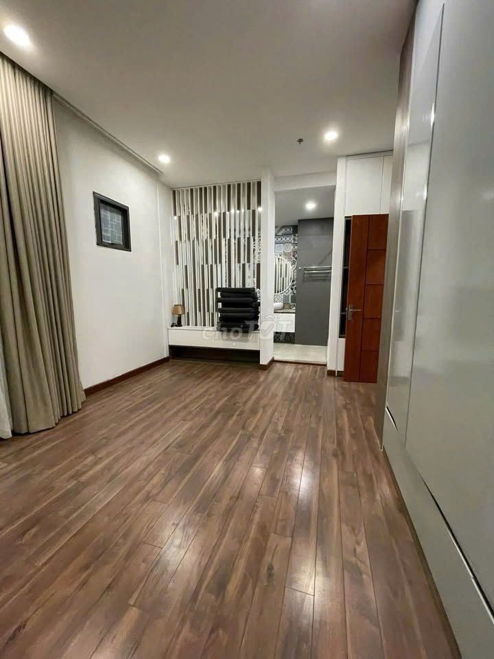 Rent Dupex C/c Sky Center, Phổ Quang - area 190 meters, 3 bedrooms cost 21 million a month