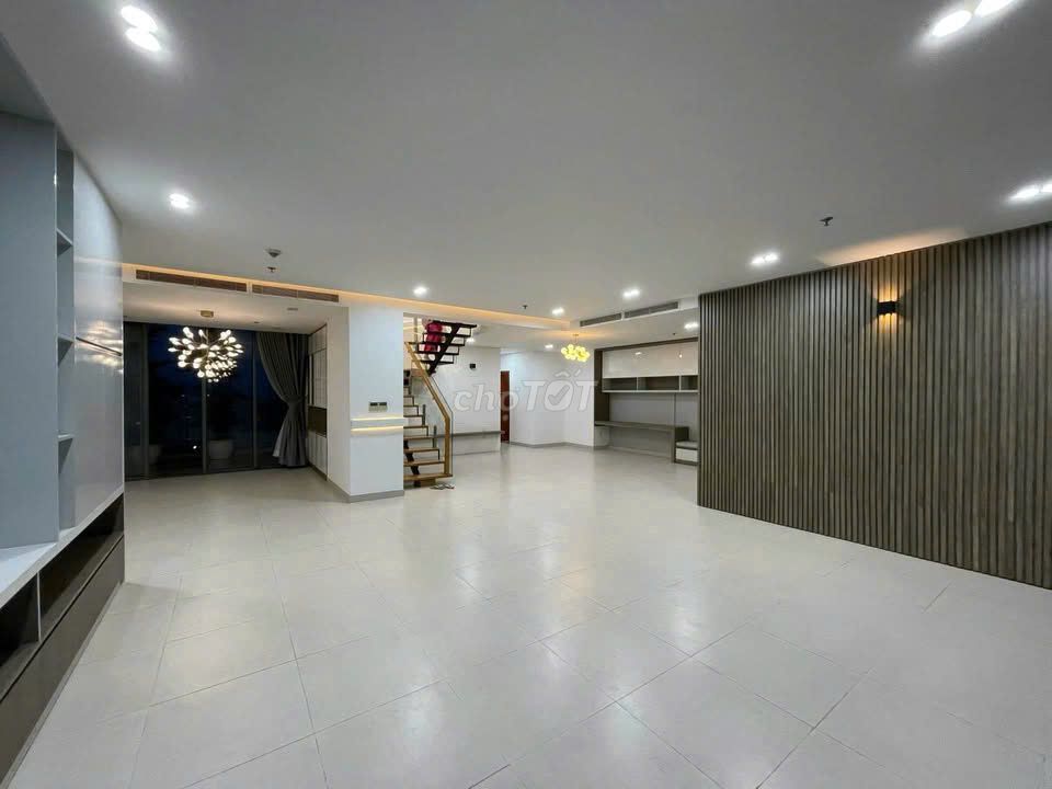 Rent Dupex C/c Sky Center, Phổ Quang - area 190 meters, 3 bedrooms cost 21 million a month