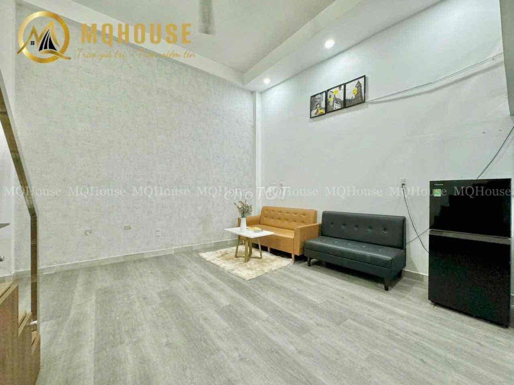 Rent the Duprix service apartment 40 meters high, two meters above the airport. 7 million and a half.