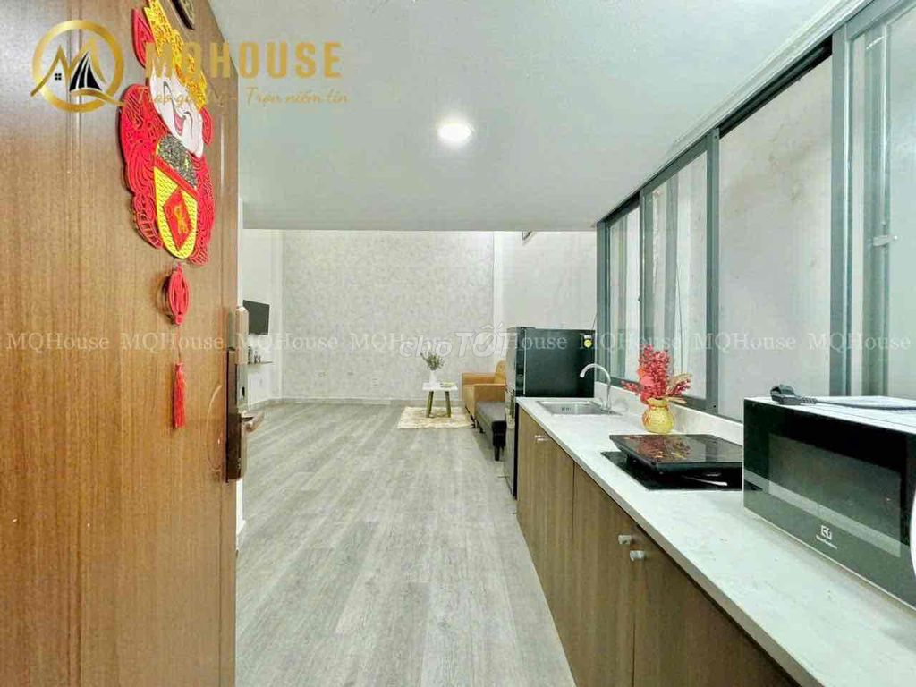 Rent the Duprix service apartment 40 meters high, two meters above the airport. 7 million and a half.