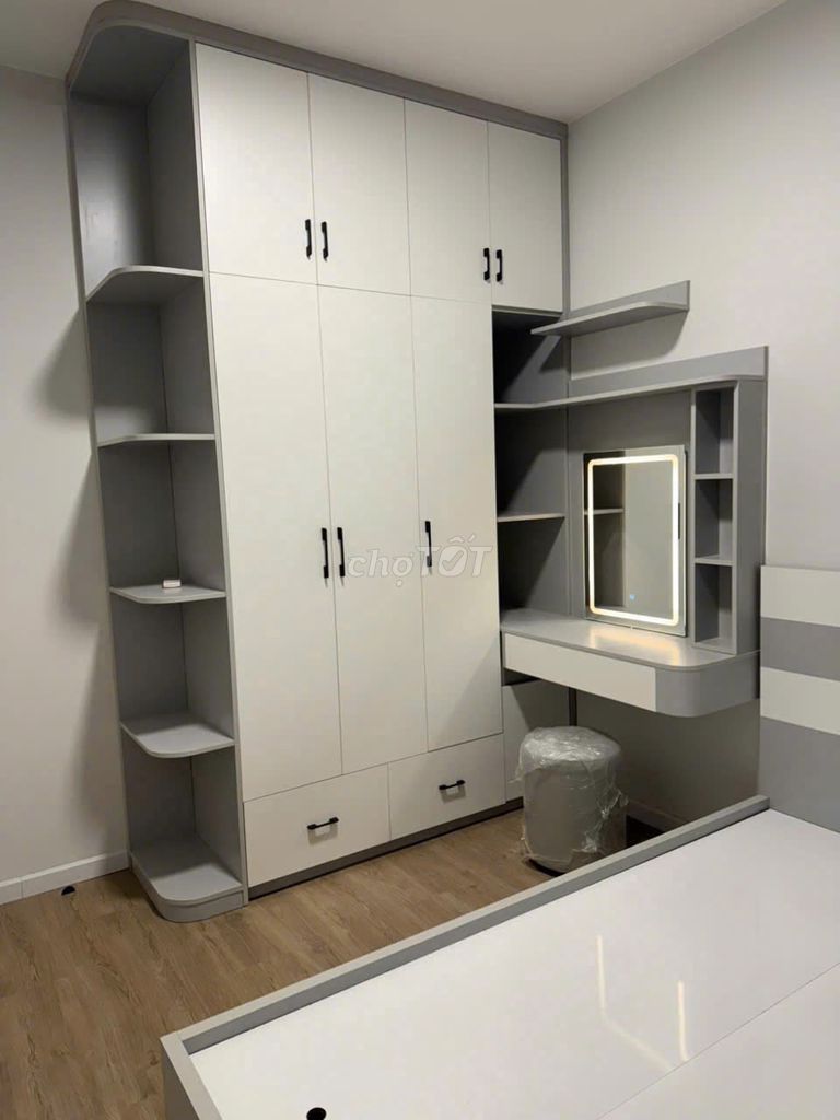 It's the owner who rented D-Homme apartments. One bedroom.