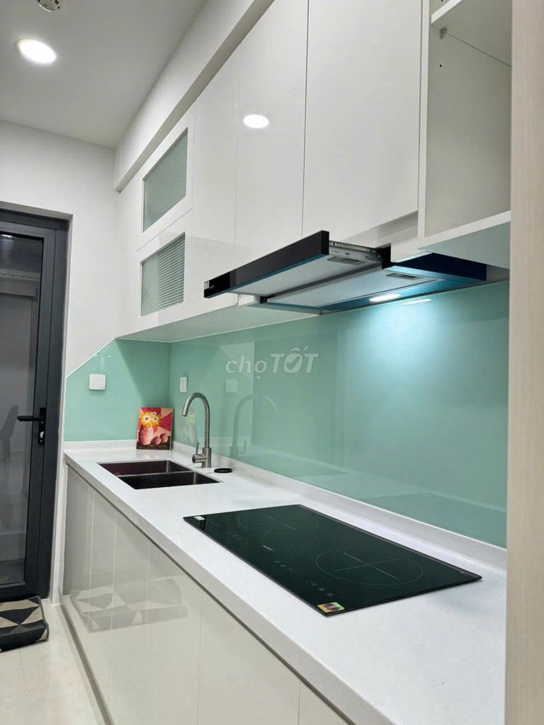 It's the owner who rented D-Homme apartments. One bedroom.