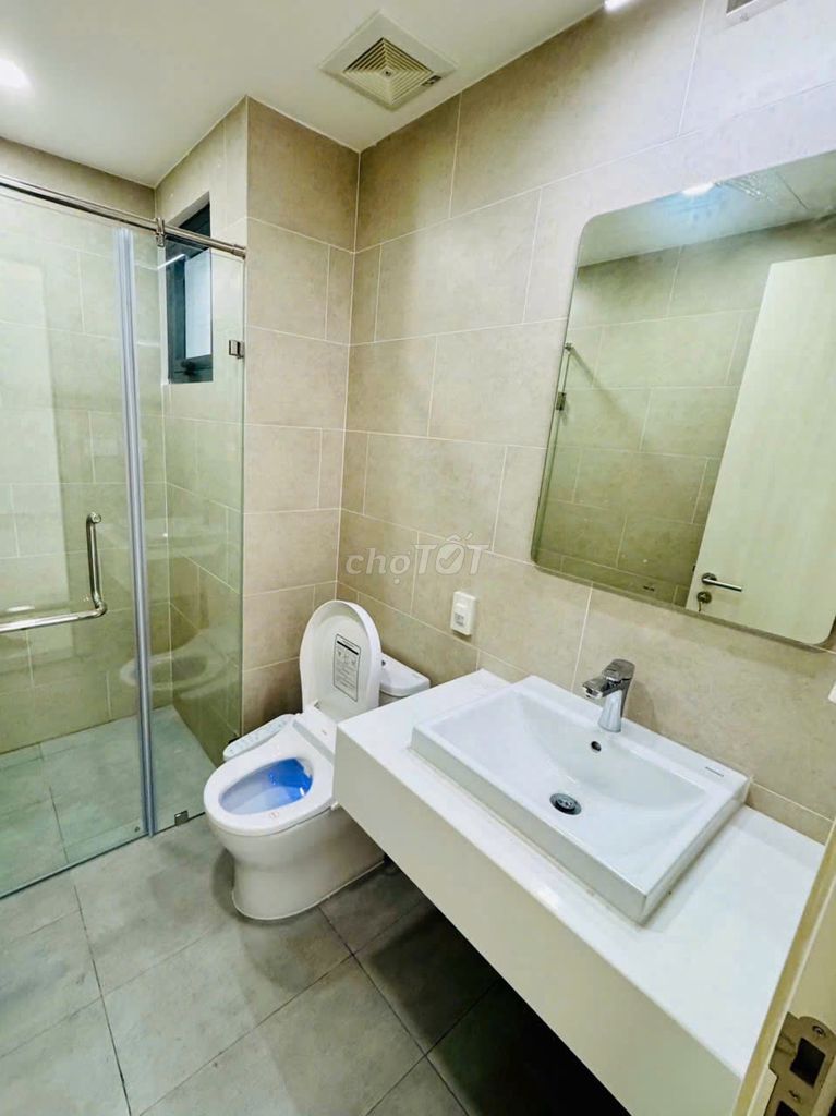 It's the owner who rented D-Homme apartments. One bedroom.
