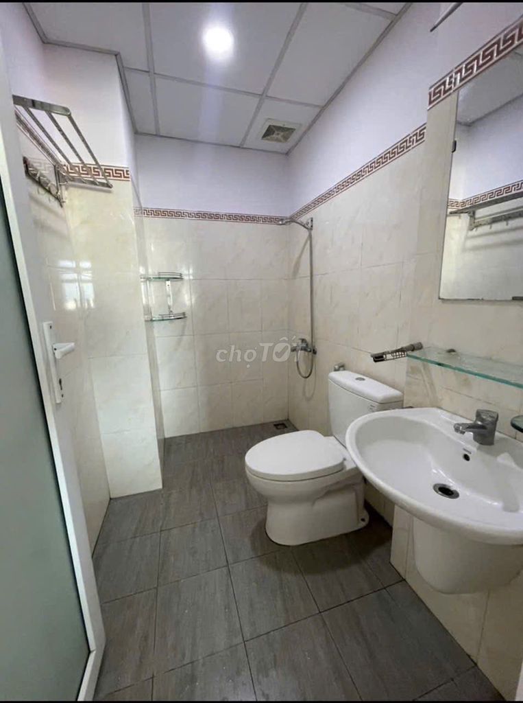 Nguyễn Thượng Hiền building, bt: 62 meters2, 2 p sleeping, air conditioning, 10.5 million