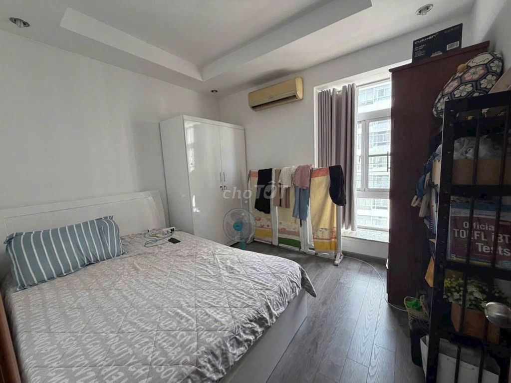 Saigonres Plaza, full interior, 3 bedroom 83 meters 2 rents 15.5 million a month.