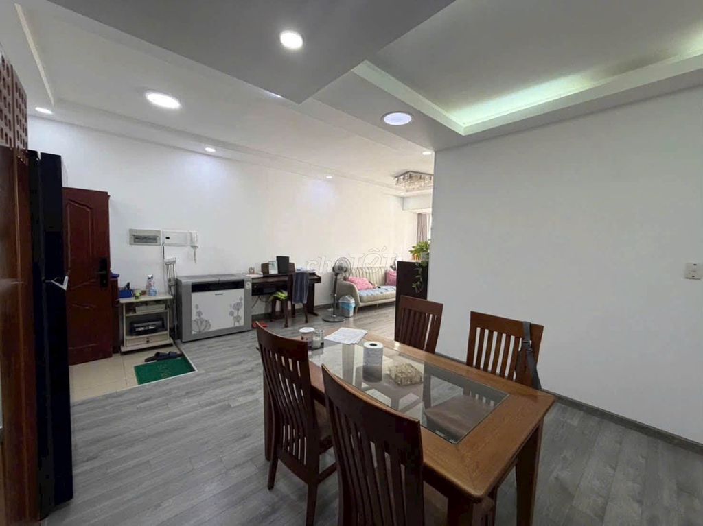Saigonres Plaza, full interior, 3 bedroom 83 meters 2 rents 15.5 million a month.