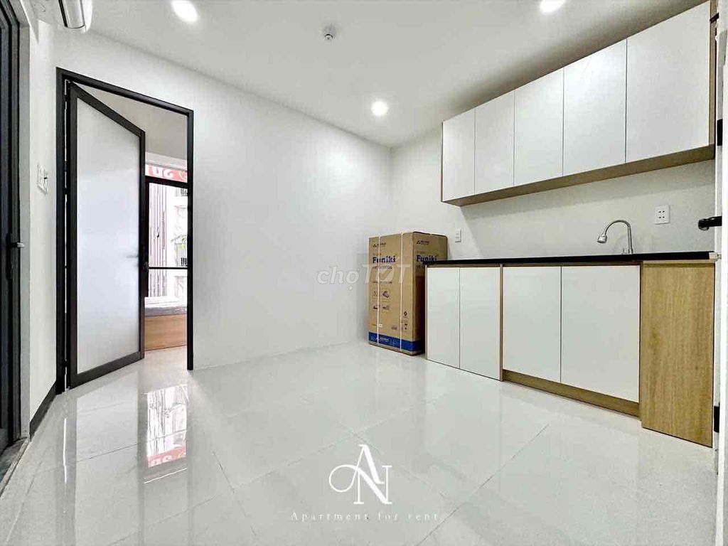 Open two bedrooms, two bathrooms, bancol Nơ Trang Long, with elevator vaults.